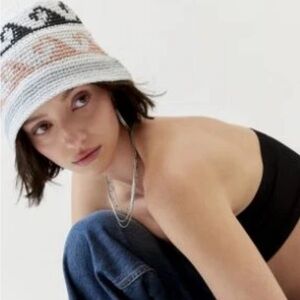 URBAN OUTFITTERS Wave Motif Bucket Hat